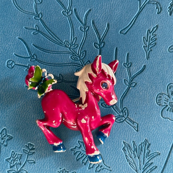 Vintage Jewelry - ‼️3/$10‼️Vintage Painted Horse Brooch